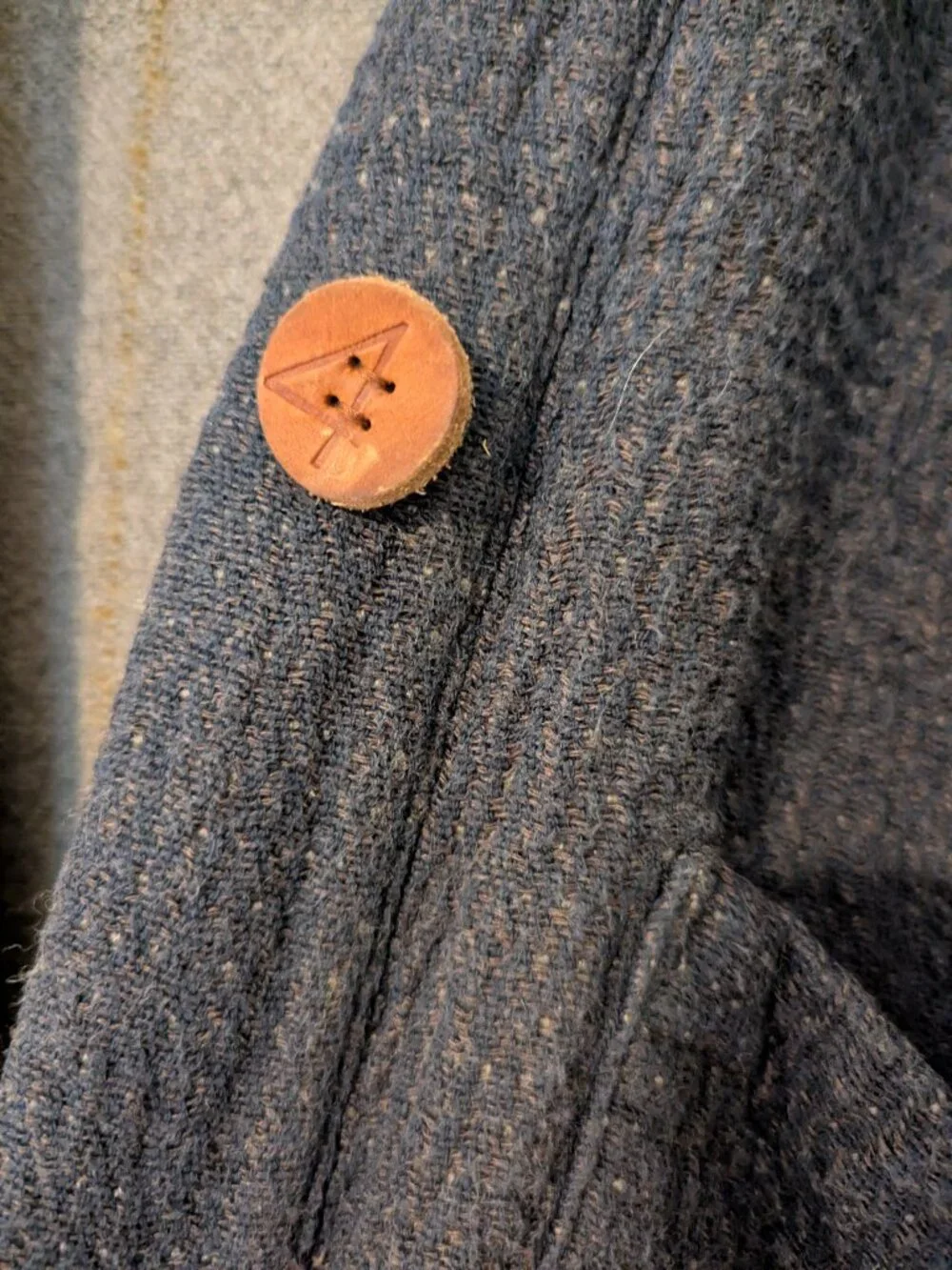 Four Objects Rabbit Jacket 2/3 - Picture 2 of 4